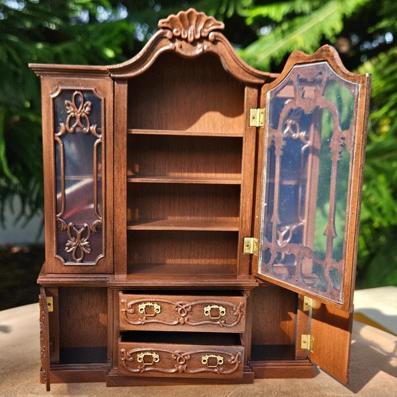 Chippendale Goebel Breakfront Cabinet 1:12 Scale - Picture 3 of 13